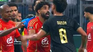 قبل ضربة الجزاء.. تفاصيل مشادة اللاعبين وتوقف مباراة الأهلي والزمالك (فيديو)