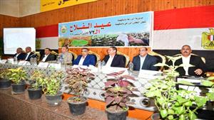 وزير الزراعة ومحافظ الدقهلية يفتتحان منفذا لبيع المنتجات الغذائية