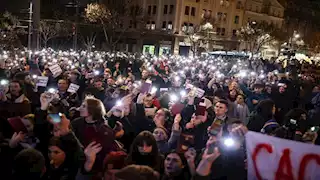 آلاف الأشخاص في صربيا استقبلوا العام الجديد باحتجاج صامت