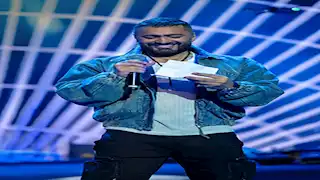 " عايز بوسة إزاي يا جدع".. تامر حسني ردا على معجب في حفل رأس السنة