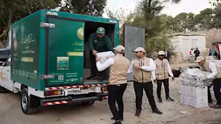 بيت الزكاة والصدقات يوزع بطاطين ومواد غذائية على المستحقين بمحافظة الإسماعيلية