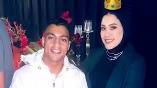 Couples الدورى المصري.." تمسكت بيا قبل الشهرة وحماتي أهلاوية".. قصة حب مصطفى محمد وزوجته 