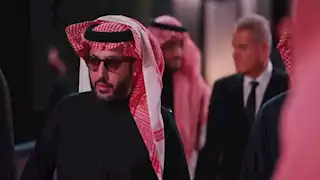 مد عرض مسرحية "بني آدم" لأحمد حلمي بالسعودية ليوم واحد