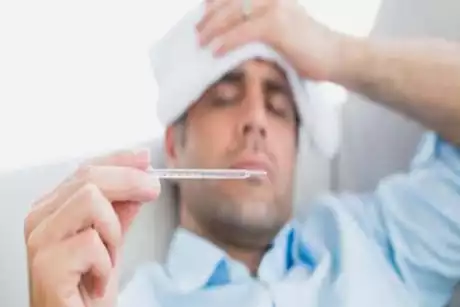 هل يمكن أن تتحول الإنفلونزا إلى أمراض صدرية؟.. طبيب يجيب