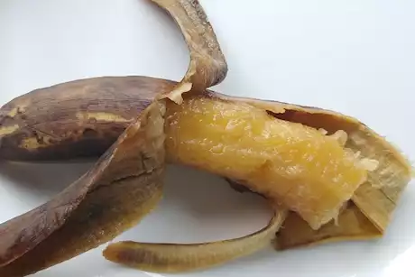 ماذا يحدث لجسمك عند تناول الموز البني؟