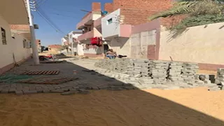 بالصور- تنفيذ خطة تطوير الطرق والأحياء الداخلية بالوادي الجديد