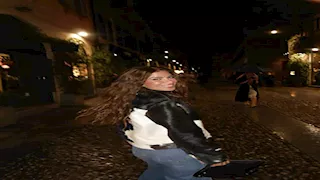 "جاكيت بصيحة الفرو".. صبا مبارك بإطلالة جذابة