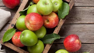 4 فوائد صحية عند تناول حبة من التفاح يوميا 