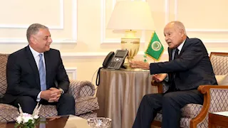 محافظ الإسماعيلية يلتقي أمين عام جامعة الدول العربية ويدعوه لزيارة المحافظة (صور)