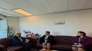 وزير الطيران يبحث مع مسؤولة الإيكاو دعم منظومة الحماية المدنية بالمطارات