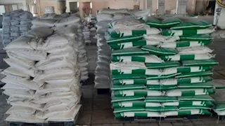  مصادرة 147 طن أعلاف حيوانية مغشوشة بالإسماعيلية