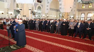 وزير الأوقاف والمفتي يؤديان صلاة الجمعة بمسجد أبي بكر الصديق بالإسماعيلية