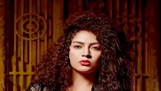 ندى موسى تتألق بفستان أسود كات أنيق في أحدث جلسة تصوير.. وهذا سر الإطلالة