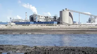 "قنبلة موقونة".. تسرب غازات من مجمع كيميائي في تونس يتسبب بالاحتجاجات