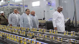 صور.. رئيس الوزراء يتفقد مصنع عبور لاند بمدينة العبور