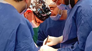 مستشفى فايد التخصصي بالإسماعيلية يُنجز عملية مرارة وقنوات مرارية دقيقة بالمنظار