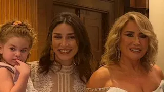 ابنة إيناس الدغيدي عن انتقادات زواج والدتها: "مش مهتمة بيها ومش بتهزني"