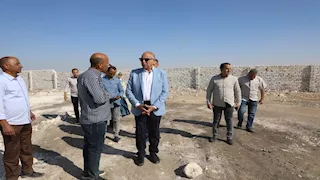 محافظ المنيا يتفقد موقع إنشاء سوق الماشية الجديد بالطريق الصحراوي