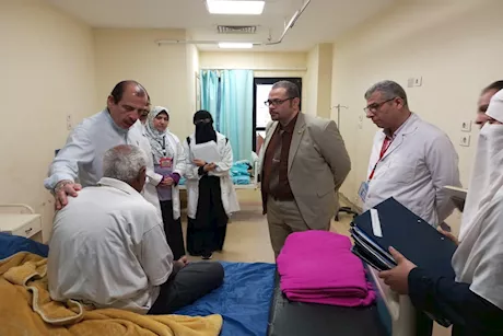 نائب وزير الصحة يتفقد مستشفى الأحرار بالشرقية ويوجه بعقوبات عاجلة