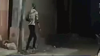 مسجل خطر يرهب أهالي منطقة المنتزه بسلاح أبيض.. والداخلية تتدخل (صور)