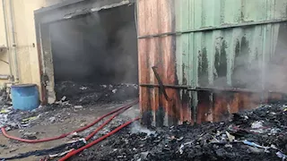 "تفحم بالكامل".. حريق في مصنع قطن بقرية صنافير بالقليوبية (صور)