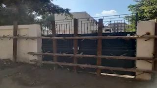 "قفلوها باللحام والمتاريس".. شركة مياه المنوفية تغلق بوابة مدرسة والتعليم ترد