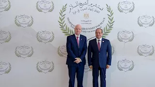 رجل الرياضة الأول.. "أغرب ضيف" في قمة شرم الشيخ للسلام