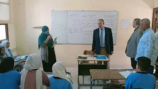 وكيل تعليم أسيوط يزور مصابي حادث سقوط تروسيكل في ترعة بقرية منقباد (صور)