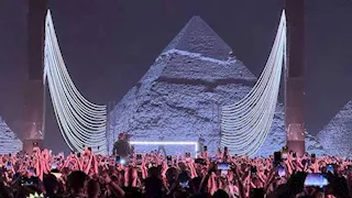 بعد إثارته الجدل.. 25 صورة وتفاصيل ما حدث بحفل Anyma في الأهرامات