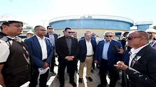 بالصور- وزير الإسكان ومحافظ أسيوط يتفقدان توسعات محطة مياه أبو تيج