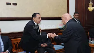 بحضور رئيس الوزراء وشيخ الأزهر.. 25 صورة من عزاء شقيقة المهندس إبراهيم محلب