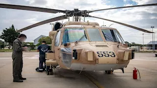  مروحيات إسرائيلية تستعد لنقل الرهائن المفرج عنهم في قطاع غزة- صور