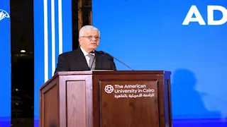 ما الرسالة التي وجهها خالد العناني في أول ظهور له بعد فوزه بمنصب اليونسكو؟