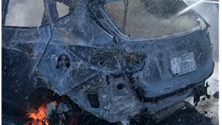  حريق يلتهم سيارة ملاكي على طريق "القاهرة- الإسكندرية" الصحراوي- صور 