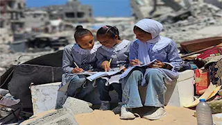 رغم حرمانهم من الدراسة لعامين.. طلاب غزة يحتفلون بظهور نتائج الثانوية العامة