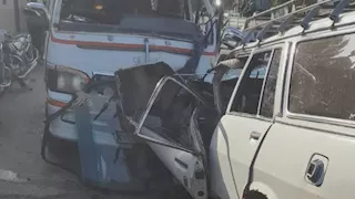 13 مصابًا في تصادم سيارتين بالطريق الزراعي في قنا