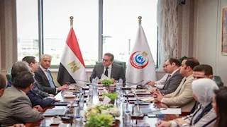 وزير الصحة يبحث إنشاء مراكز تدريب للجراحة الروبوتية في مصر