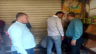 بالصور- إغلاق وتشميع 12محلًا لإدارتها دون تراخيص بالبحيرة