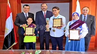 محافظ سوهاج يكرم الطلاب الفائزين في مسابقة تحدي القراءة العربي