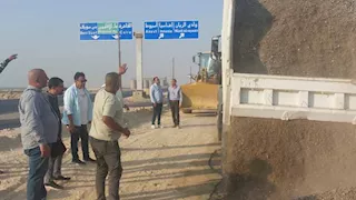 بالصور- هبوط جزئي بطريق بني سويف الصحراوي بسبب تسرب مياه