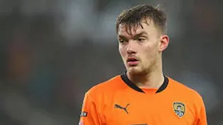 إيقاف حفيد أسطورة مانشستر يونايتد بعد خرقه قواعد المراهنات 354 مرة