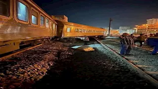 خروج عربة من قطار 990 عن القضبان في سوهاج.. ومصادر: لم تُوثر على الحركة