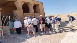 وفود 7 دول أجنبية تزور المناطق الأثرية بالمنيا