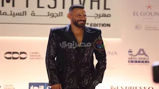 نيقولا معوض ببدلة غريبة وهنا شيحة جريئة.. 20 صورة للنجوم في افتتاح الجونة السينمائي