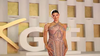 9 صور.. تارا عماد تستعرض فستانها بحفل افتتاح مهرجان الجونة 