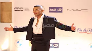 قميص حسن أبو الروس بالكرانيش وبدلة تامر حبيب بالخرز .. إطلالات غريبة أثارت الجدل بحفل افتتاح الجونة السينمائي