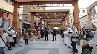 بحضور مستشار الرئيس ومحافظ أسوان.. الفنون الشعبية تزين أسوان في ديفيليه "تعامد الشمس"