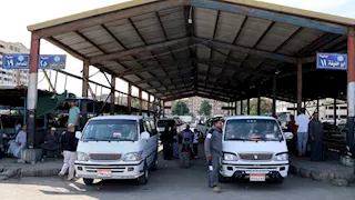 بالصور- نائب محافظ الإسماعيلية يتابع انتظام العمل بالتعريفة الجديدة 