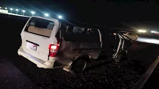 إصابة 15 شخصًا في انقلاب ميكروباص بطريق السويس - القاهرة (صور)