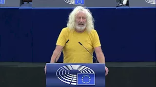 سياسي أيرلندي: إسرائيل دولة إرهابية تستمر في ارتكاب جرائم حرب بغزة